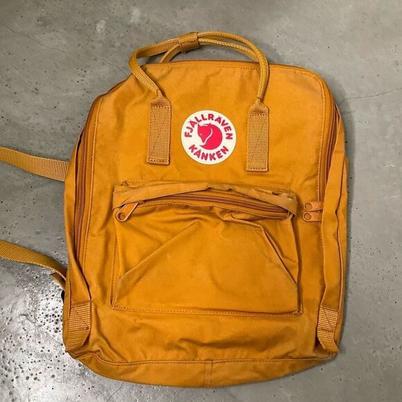 Fjallraven Kanken Classic Backpack - Picture 2 of 6
